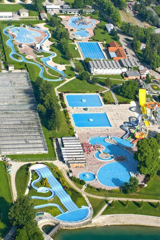 Happy Camp Mobile Homes In Camping Terme Catez Catez ob Savi Buitenkant foto