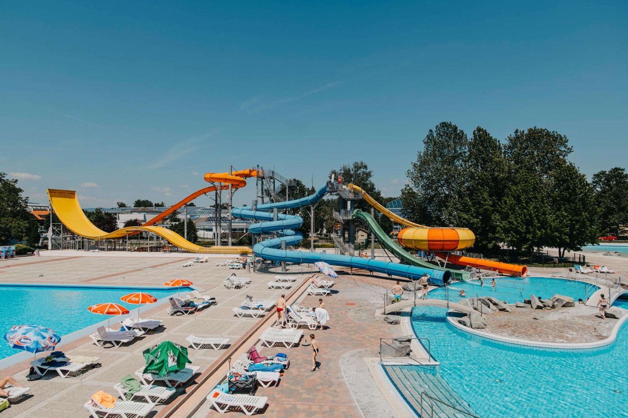 Happy Camp Mobile Homes In Camping Terme Catez Catez ob Savi Buitenkant foto